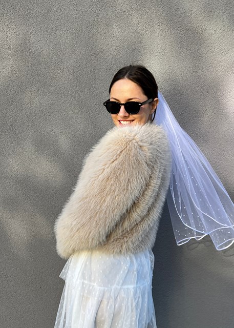 Heboučký svatební kožíšek